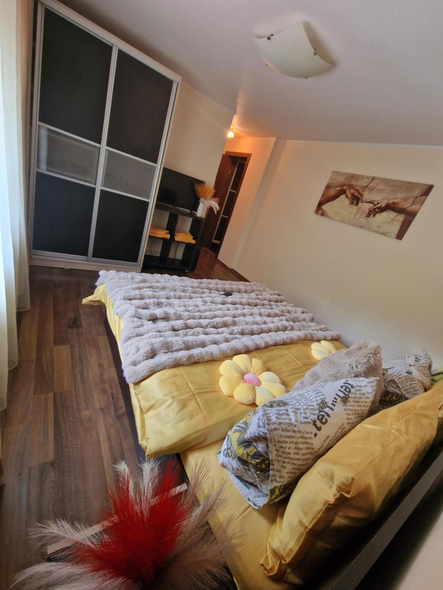 Apartament Red & Yellow Slanic Moldova Exterior photo